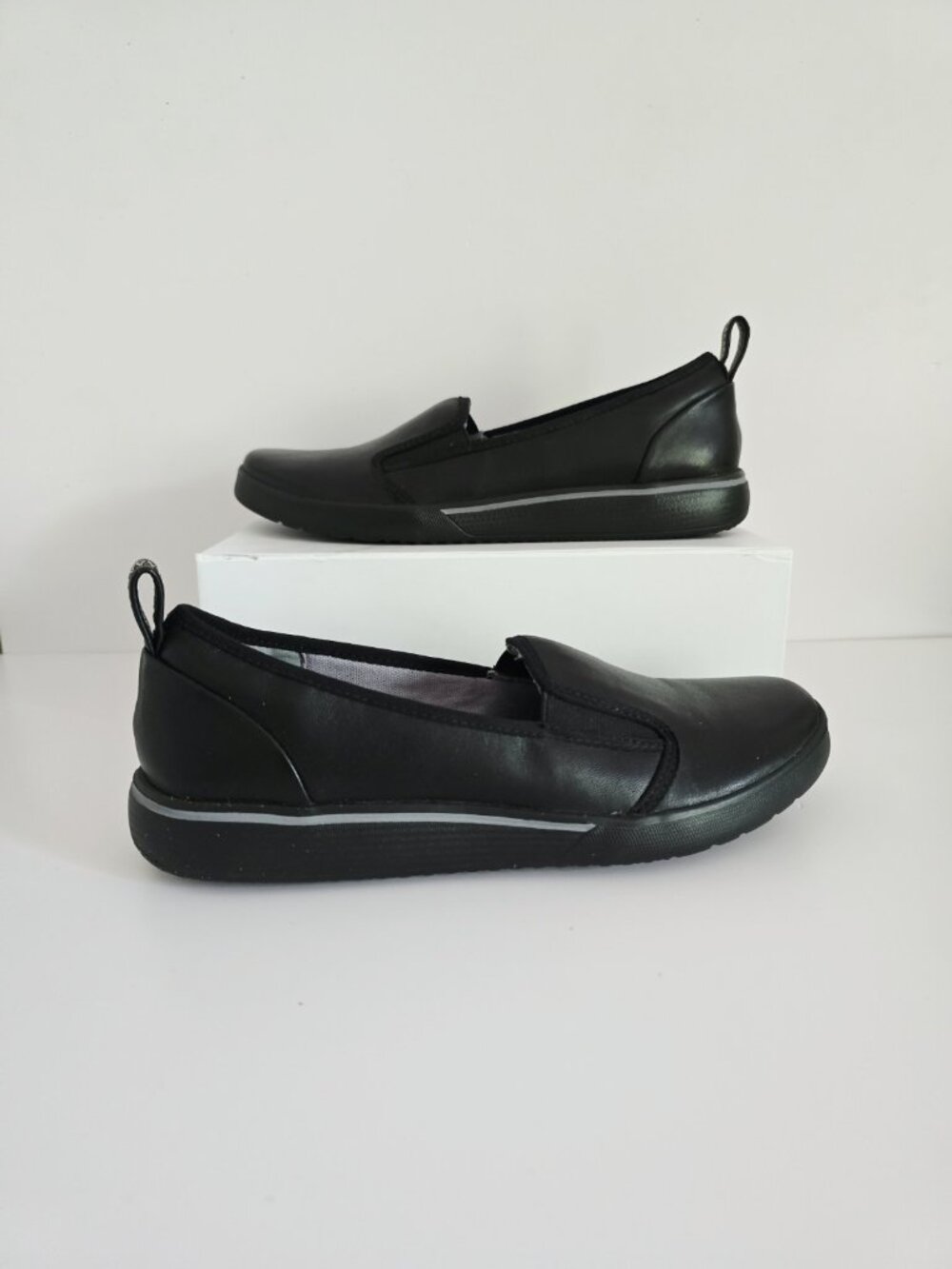 Clarks Soft Cushion Black Slip On Comfort Shoes 6 Womens Loafers